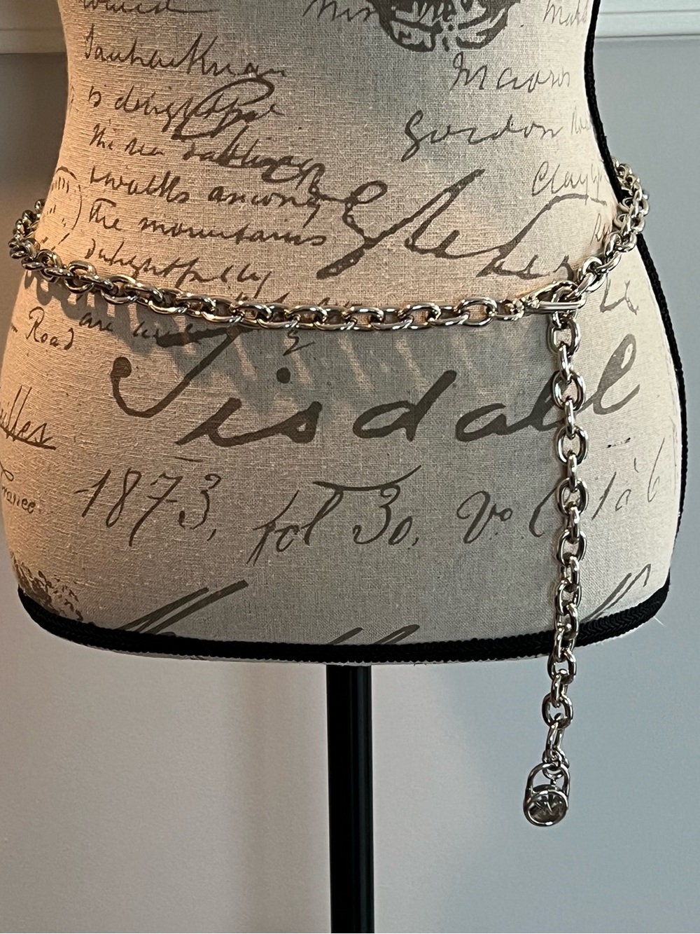 Michael Kors Silver-Tone Chain Belt – Lock & Key Charm
